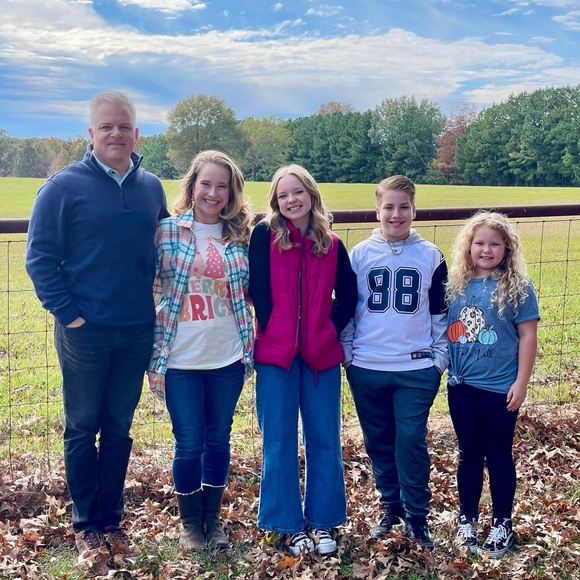 Meet your Posher, Jennifer - Picture 1 of 1